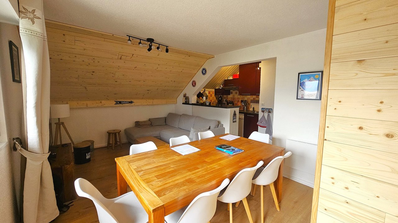LES MAISONNETTES  (  )