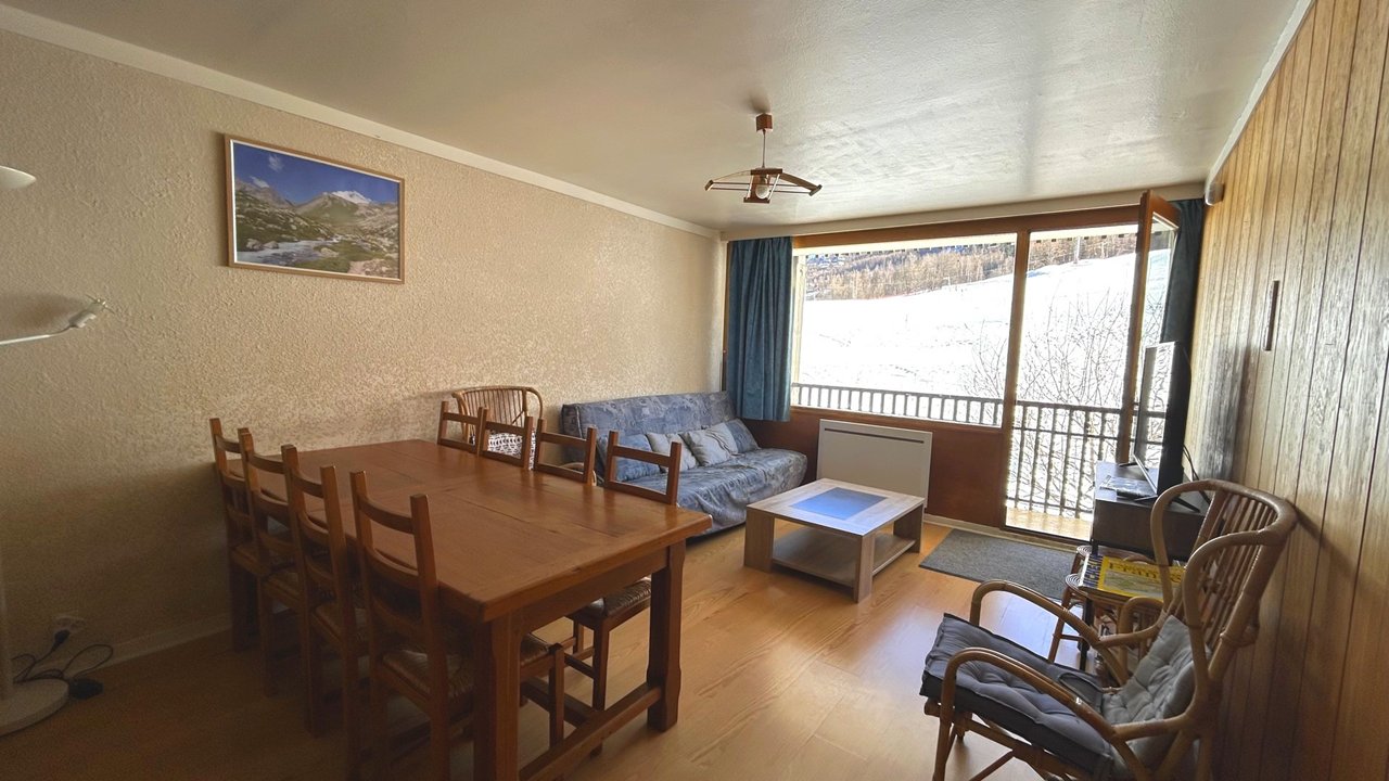 Les Pr&eacute;s  (  )